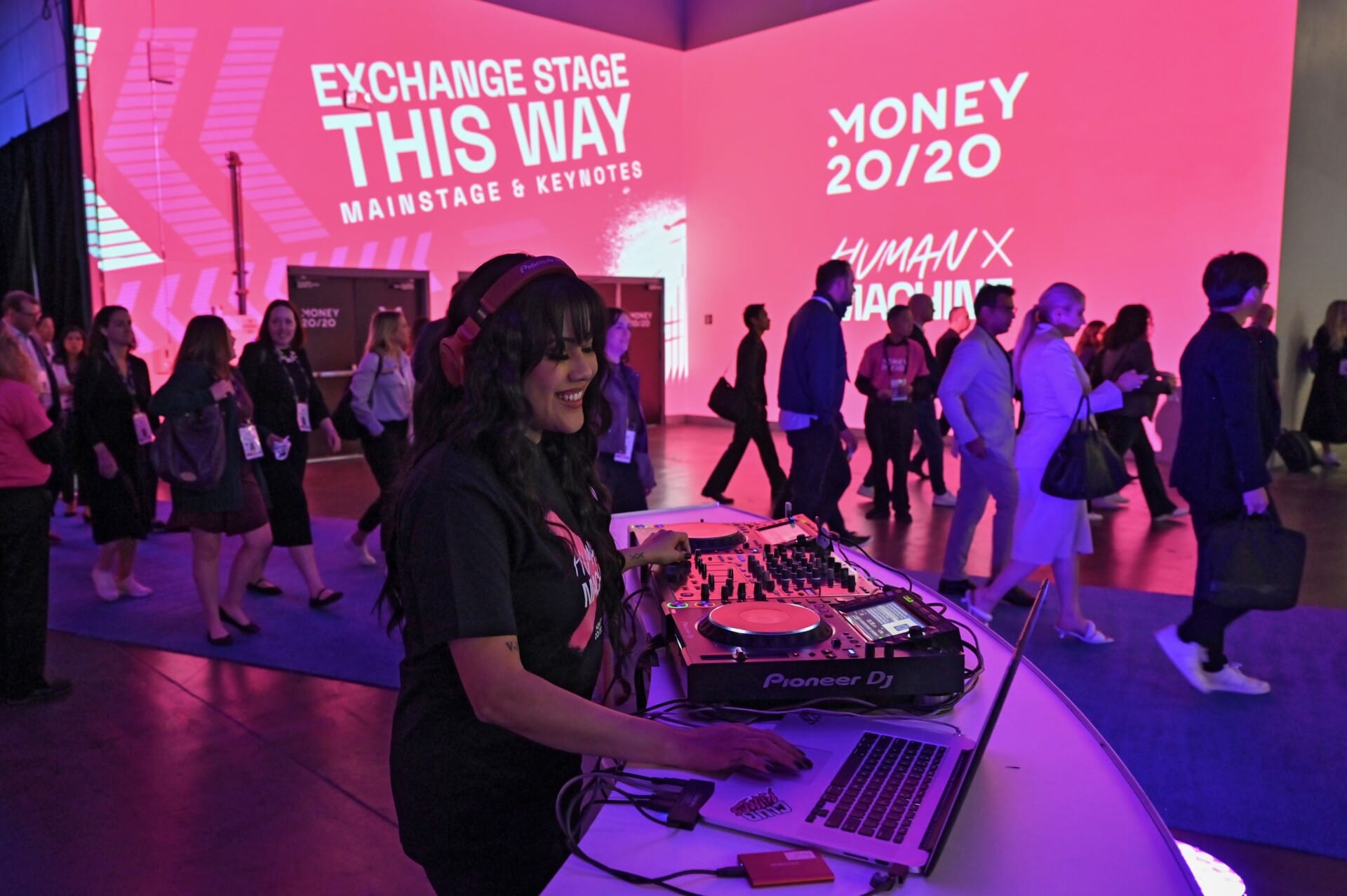 DJs kick off Money20/20